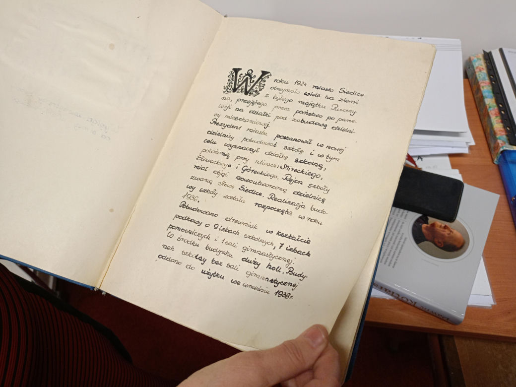 Sala Tradycji Starej Ósemki mieści się w Szkole Podstawowej nr 9 w Siedlcach