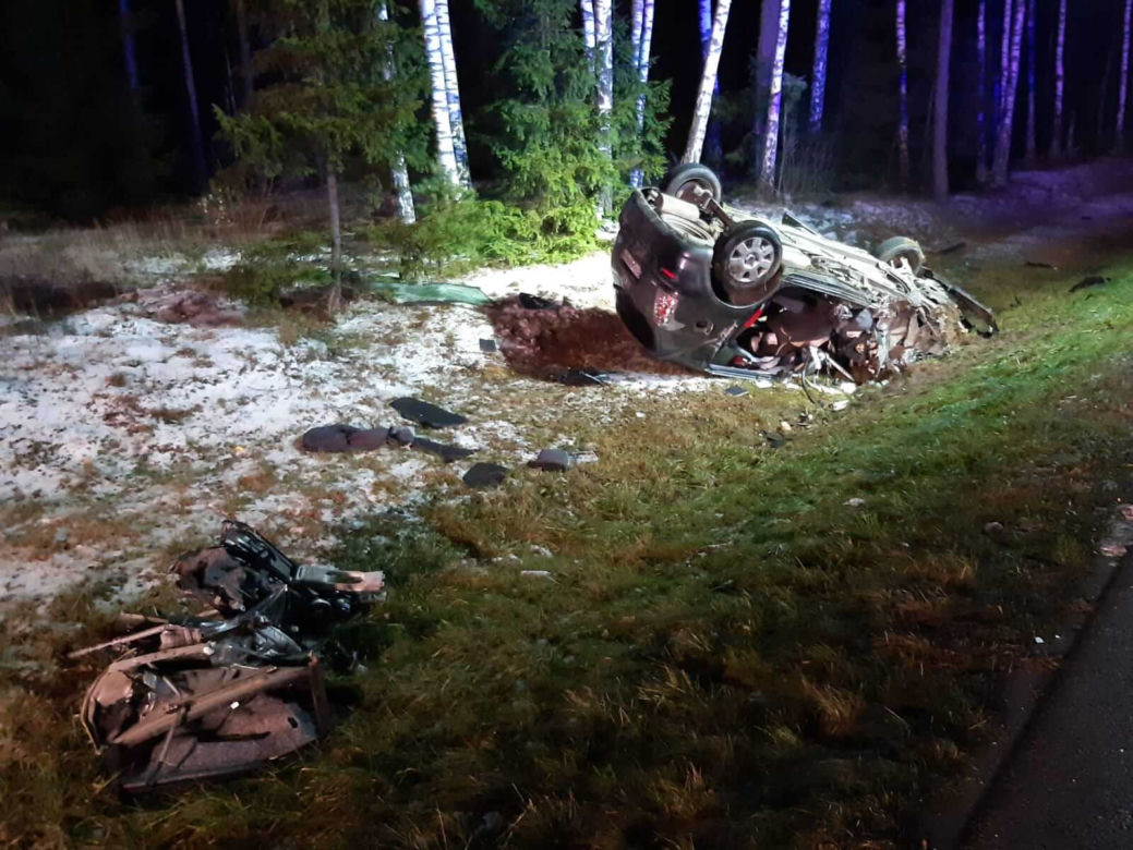 Zielone: Groźny wypadek na DK8. Zderzyły się osobówka z ciężarówką [ZDJĘCIA]