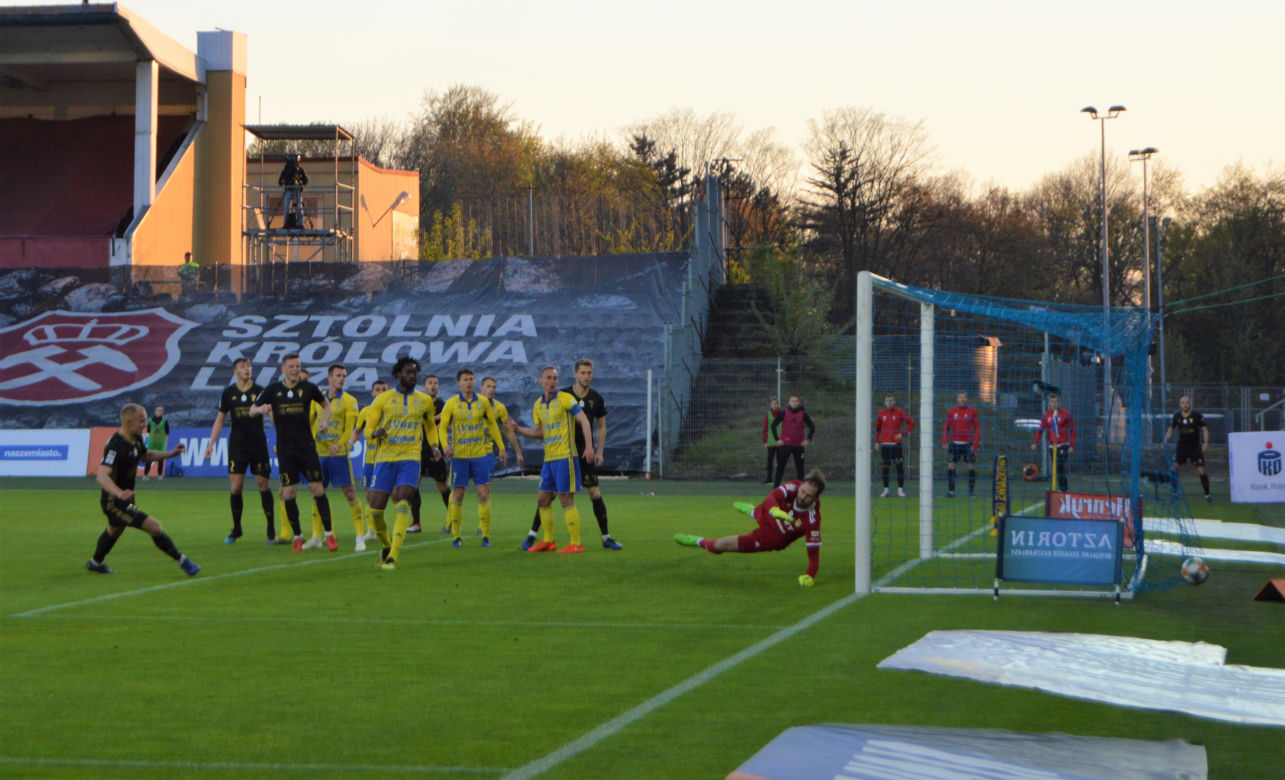 Górnik Zabrze - Arka Gdynia: Nieważny styl, ważne punkty [ZDJĘCIA KIBICÓW]