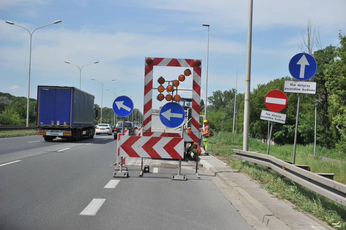 Naprawiają Wisłostradę. Nawierzchnia pękła, bo budują kolektor