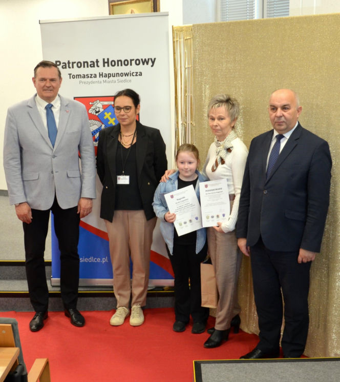 „Plastyczne Oscary” i mosty między pokoleniami. Wielki finał konkursów w ramach kampanii „Widzę – rozmawiam – reaguję” w Siedlcach