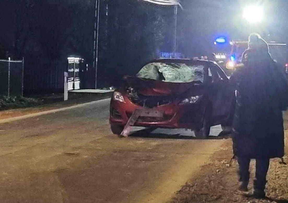 Młody kierowca wjechał w rodziców z dzieckiem. Ojciec zginął, 15-latka walczy o życie. Dramatyczny wypadek pod Lipskiem
