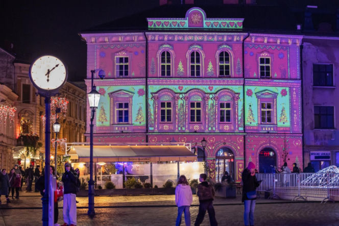 To najbardziej świąteczne miasto w województwie śląskim. Częściowo znajduje się w Małopolsce