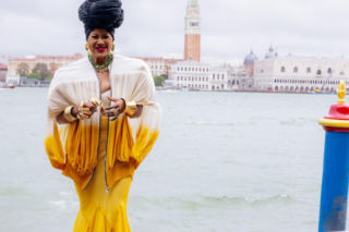 Pierwsza międzynarodowa edycja TOP CHARITY Venice Experience zrobiona przez Omenę Mensah