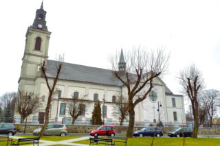 To miasto w województwie łódzkim zachwyca zabytkowym rynkiem. W średniowieczu stało się sławne