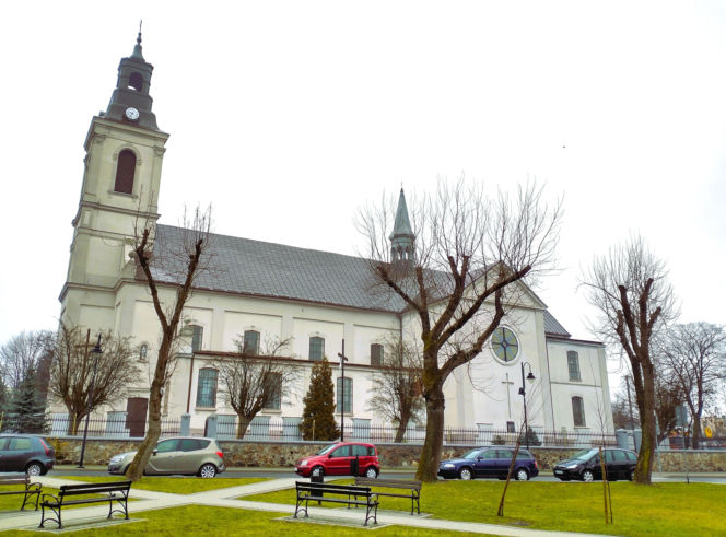 To miasto w województwie łódzkim zachwyca zabytkowym rynkiem. W średniowieczu stało się sławne