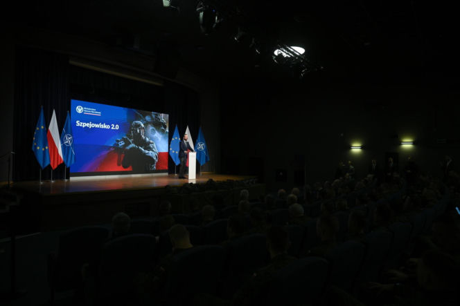 Szef MON Władysław Kosiniak-Kamysz podczas konferencji "Szpejowisko 2.0" w siedzibie Dowództwa Wojsk Obrony Terytorialnej w Zegrzu