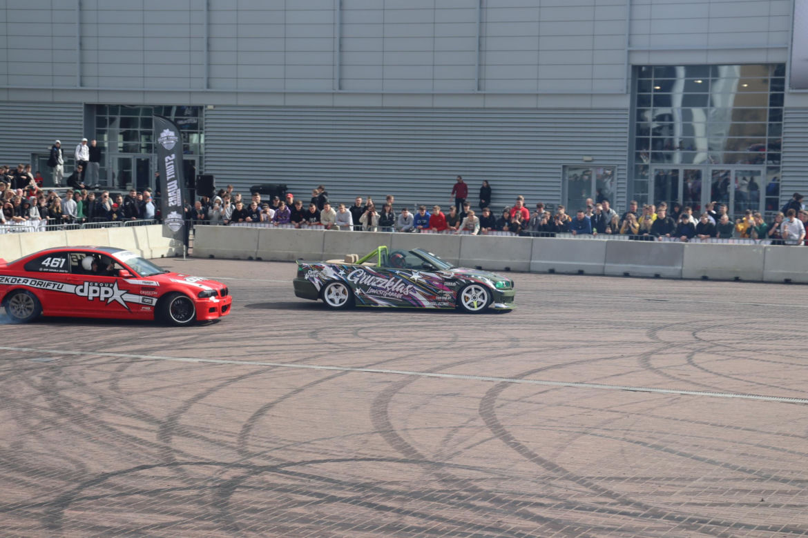 Poznań Motor Show 2024: Tak wyglądają pokazy driftu