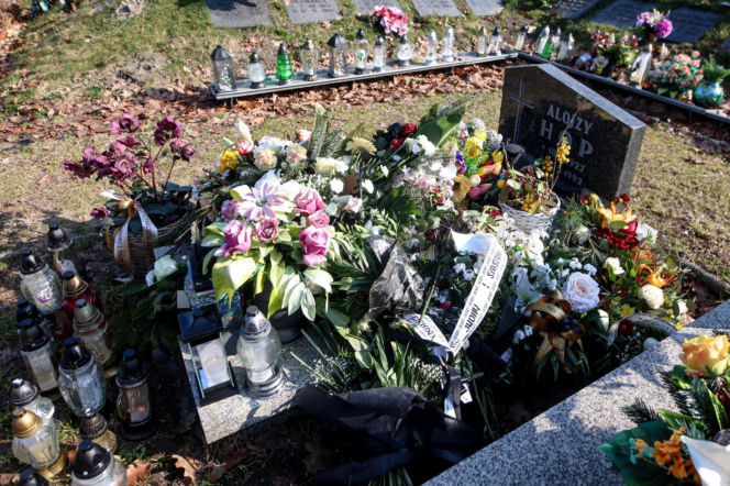 Tajemnicza śmierć i pogrzeb w sekrecie. Znany prokurator Jerzy Hop i jego syn nie żyją. Ostatnie pożegnanie