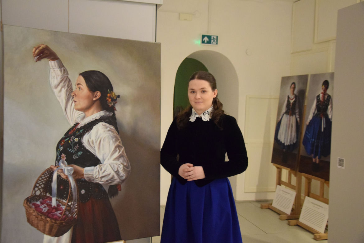 Pokazuje podkarpackie tradycje i obrzędy.  Agnieszka Ciura tworzy autopotrety i makatki [ZDJĘCIA]