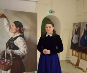 Pokazuje podkarpackie tradycje i obrzędy.  Agnieszka Ciura tworzy autopotrety i makatki [ZDJĘCIA]