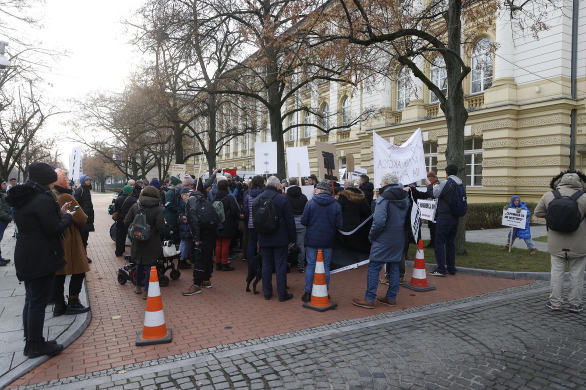 Protest osób z niepełnosprawnościami pod Kancelarią Premiera