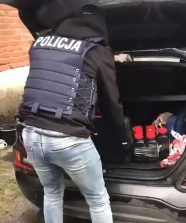 Szokujący finał polowania pod Rawą Mazowiecką. Kłusownik zostawił w lesie 14-letniego syna, gdy uciekał przed policją