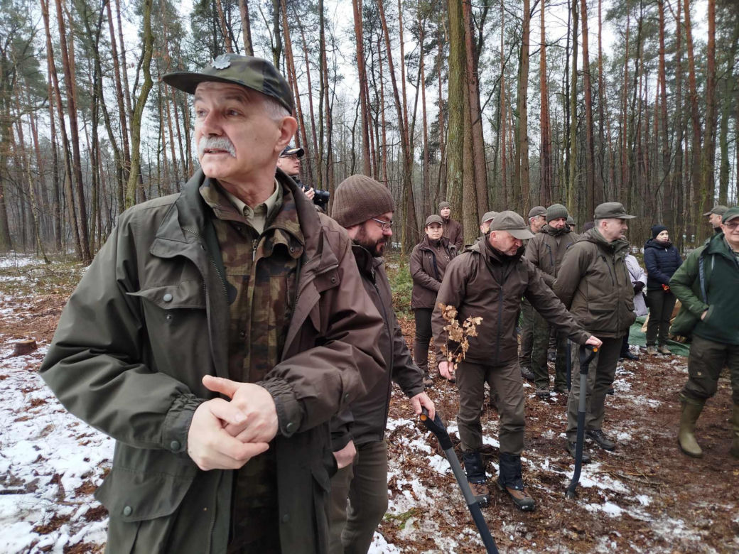 W akcji sadzenia lasu z okazji 80-lecia Nadleśnictwa Siedlce uczestniczyło ponad sto osób