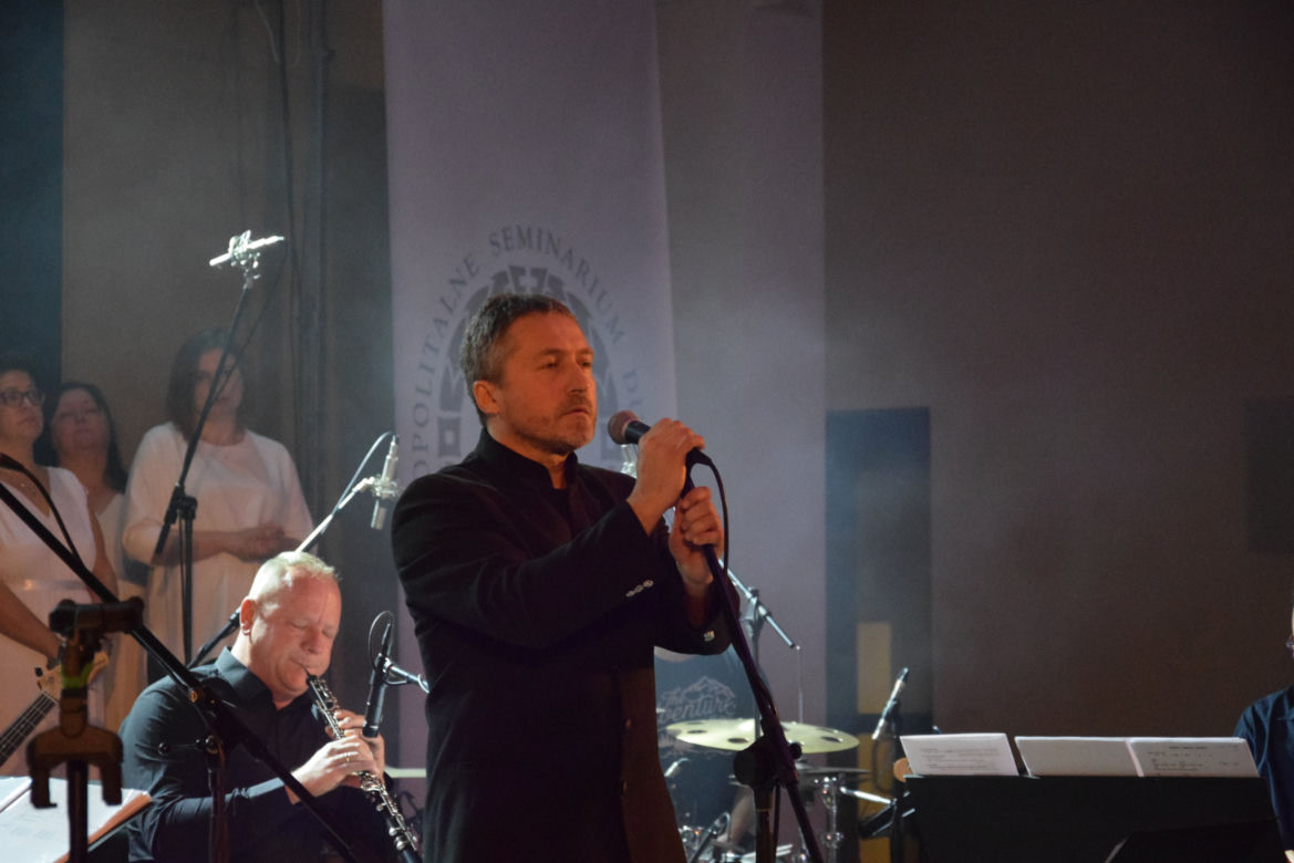 Koncert muzyki chrześcijańskiej przyciągnął tłumy! Zobacz zdjęcia z Cecylianki