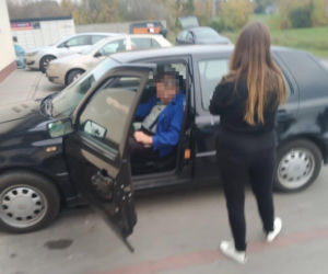 Policjantka była po pracy na zakupach, gdy zobaczyła pijanego kierowcę. W brawurowym zatrzymaniu pomógł jej mąż 