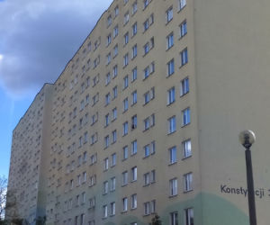 Toruń: Czterolatek wypadł z wieżowca. Matka czeka na proces [NOWE FAKTY]