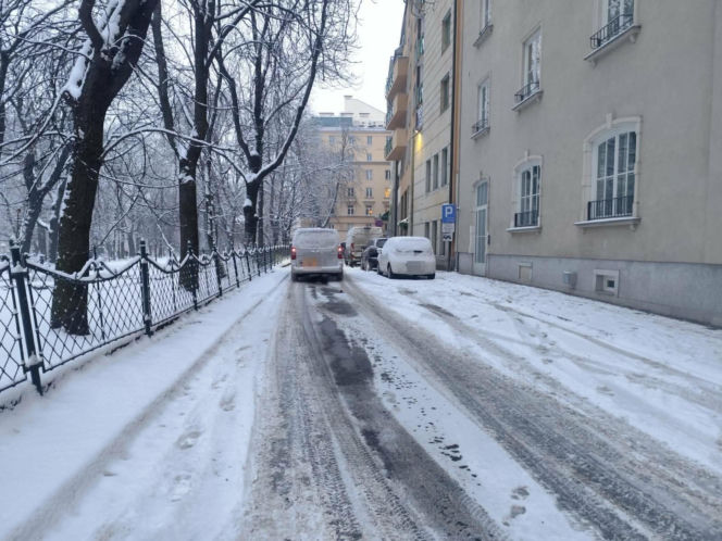 Potężny atak zimy w Krakowie! Śnieg nie odpuści, synoptycy nie mają dobrych informacji