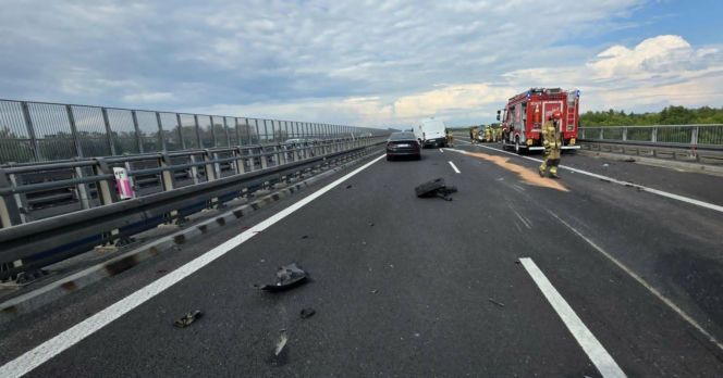 Karambol na autostradzie A4. Dwie kraksy całkowicie zablokowały trasę