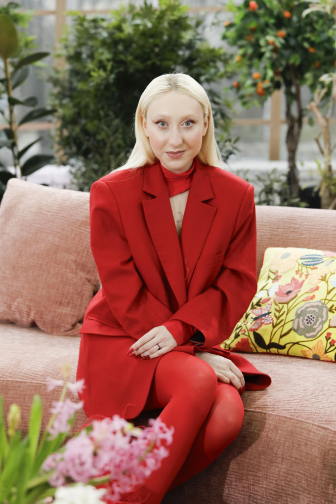 Metropolita przeprasza za zgorszenie w kościele na Mazowszu. Gwiazda Eurowizji prężyła gołe pośladki przed ołtarzem