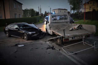 Uciekał eleganckim BMW. Rozbił się i grozi mu do 5 lat więzienia