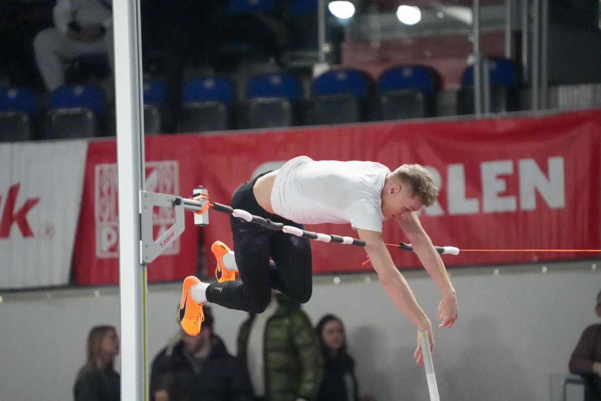 Halowe Mistrzostwa Polski 2025 w Arenie Toruń. Zdjęcia kibiców z trybun i sportowców