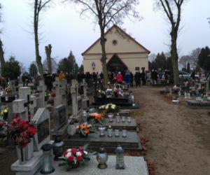 Rodzina i znajomi z klasy mundurowej pożegnali tragicznie zmarłą Ksenię, która chciała zostac policjantką