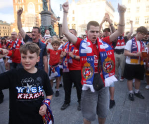 Tłumy kibiców na fecie Wisły Kraków po awansie do Ekstraklasy. Znajdź się na zdjęciach!