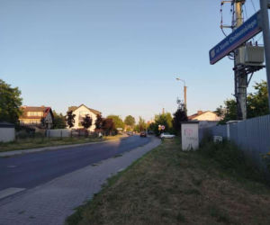 Dziecko wypadło z pierwszego piętra szeregowca przy ul. Chełmońskiego w Siedlcach