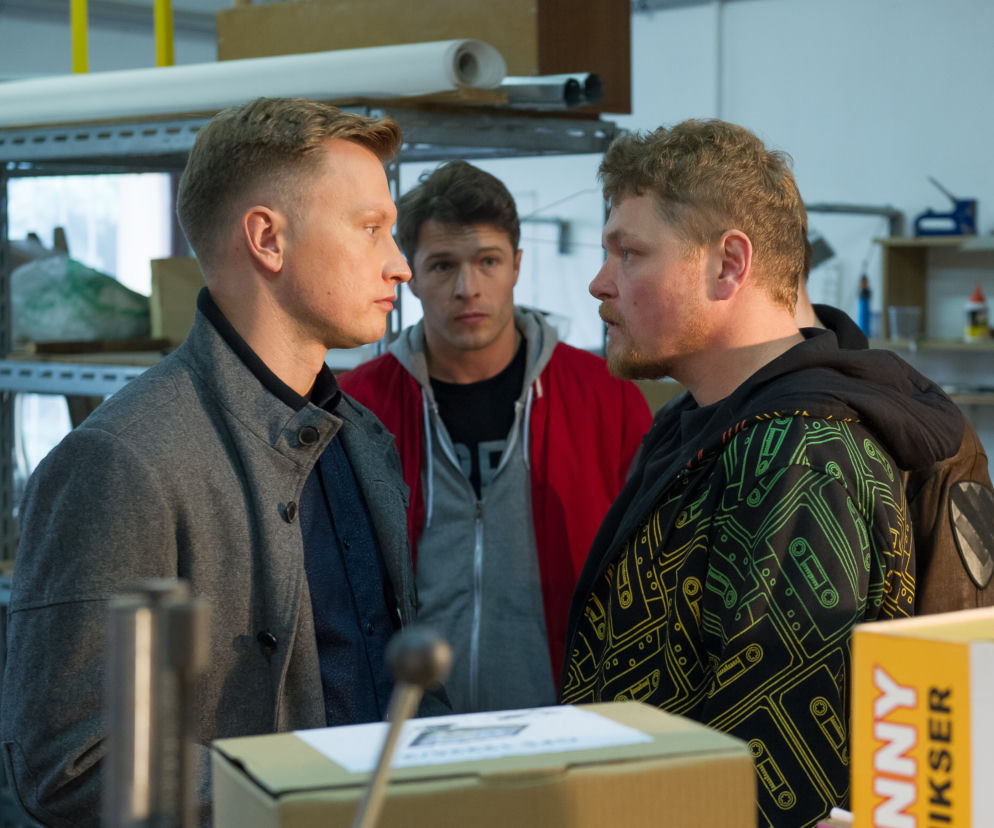 Na Wspólnej odcinek 2332, Igor (Jakub Wesołowski), Olaf (Maciej Brzoska), Bolo (Michał Filipiak)