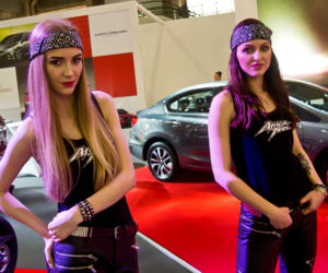 hostessy na targach Motor Show Poznań 2016