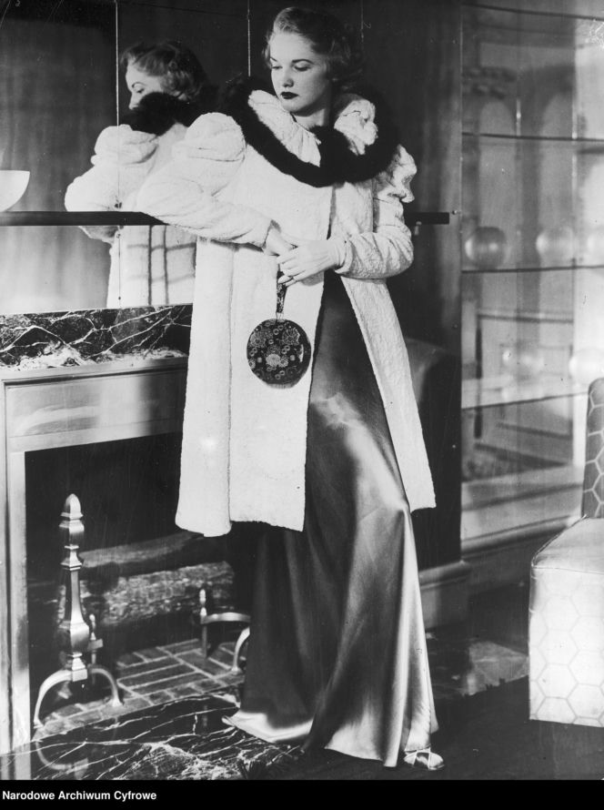 Sylwestrowe bale w II RP. Elegancja, szampan i mazur o północy