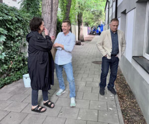 M jak miłość. Paweł (Rafał Mroczek), Artur (Robert Moskwa), Marysia (Małgorzata Pieńkowska)