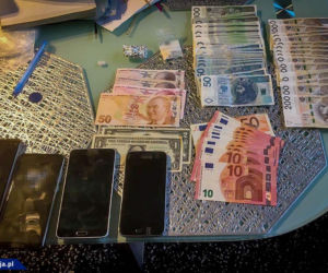 Ukrywali narkotyki w gaśnicy. Policja rozbiła warszawski gang