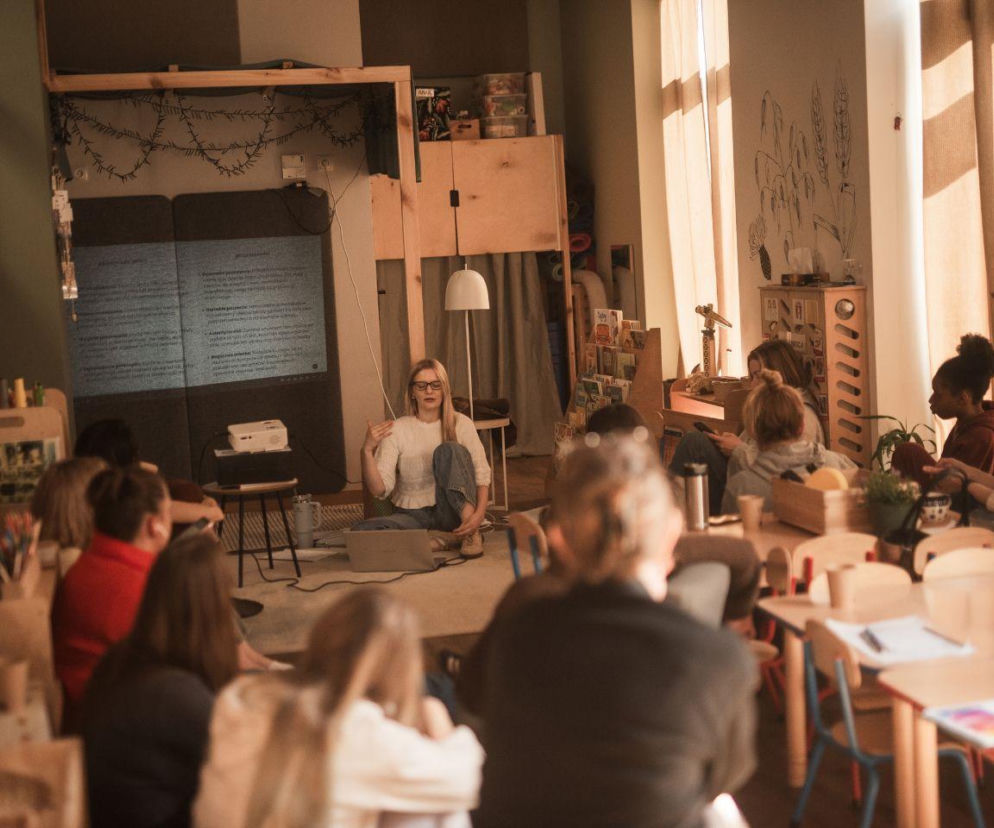 Czy w świecie gotowych odpowiedzi zostaje miejsce na dziecięcą ciekawość? Zareggiuj się 2026 o edukacji w czasach AI