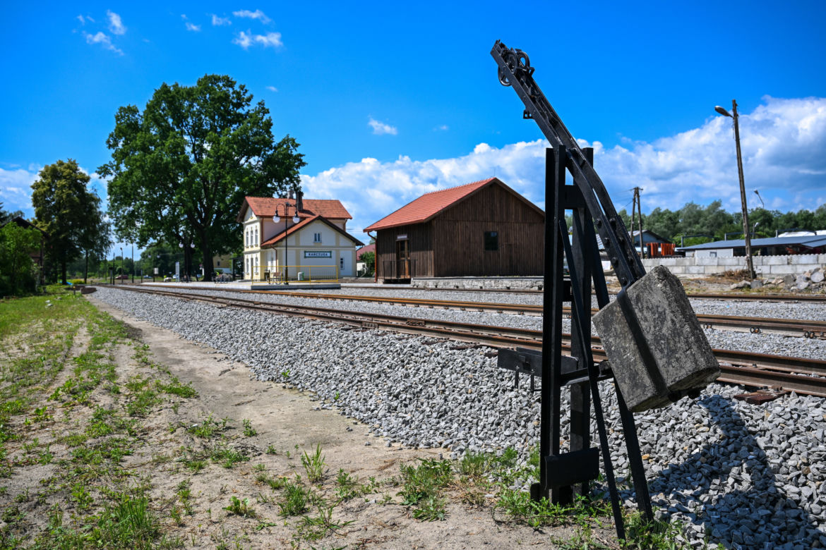 Odnowiona stacja kolejki wąskotorowej w Kańczudze