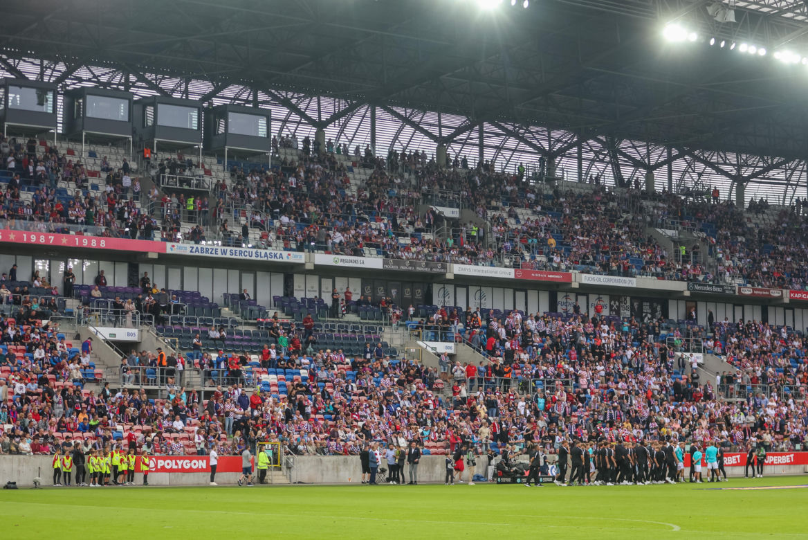 Sportowe emocje na trybunach podczas meczu Górnik Zabrze - Piast Gliwice