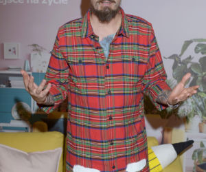 Tak na początku kariery wyglądał Piotr Kędzierski. Dziś trudno go rozpoznać na starych zdjęciach