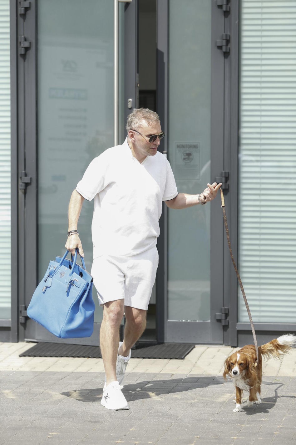Krzysztof Gojdź przyłapany na wizycie w klinice. Tak wygląda po liftingu twarzy
