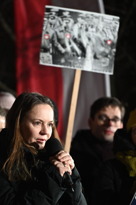 Tłumy rozpoczęły protest pod Sejmem! Uczestnicy solidarni z Mariuszem Kamińskim i Maciejem Wąsikiem