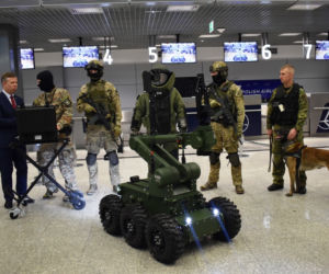 Robot-antyterrorysta na lotnisku w Balicach! Będzie sprawdzał podejrzane pakunki [ZDJĘCIA, AUDIO]