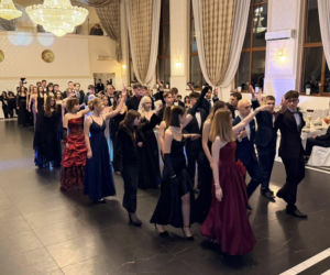 Bal studniówkowy w Tarnowskich Górach. Zobaczcie zdjęcia!