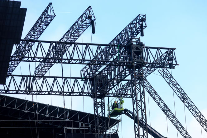 Scena Sylwestra z Dwójką TVP w trakcie budowy