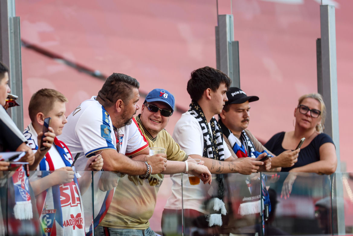 Zobaczcie zdjęcia kibiców z meczu Górnik - Fenerbahce i krótkie podsumowanie środowego spotkania na se.pl