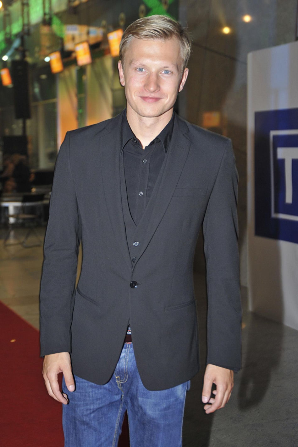 Od nastolatka z "Na Wspólnej" do eleganckiego mężczyzny. Tak zmieniał się Jakub Wesołowski