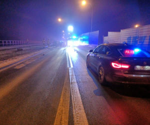Wypadek na małej obwodnicy Iławy. Duże zniszczenia, kierowca bez prawa jazdy