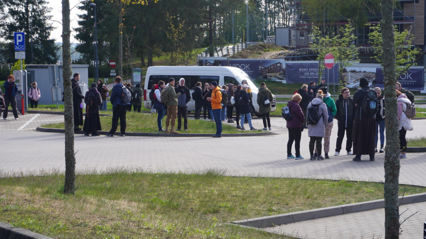 Pielgrzymka maturzystów 2024. 200 osób poszło do Gietrzwałdu modlić się o powodzenie na maturze [ZDJĘCIA]