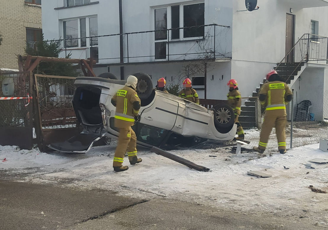 Skasowała auto, zadrapała się tylko w palec