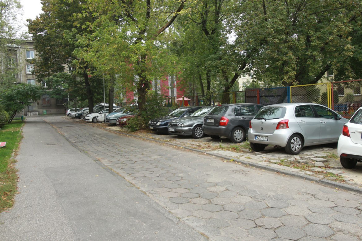  Wyrzucą samochody z wolskich podwórek 