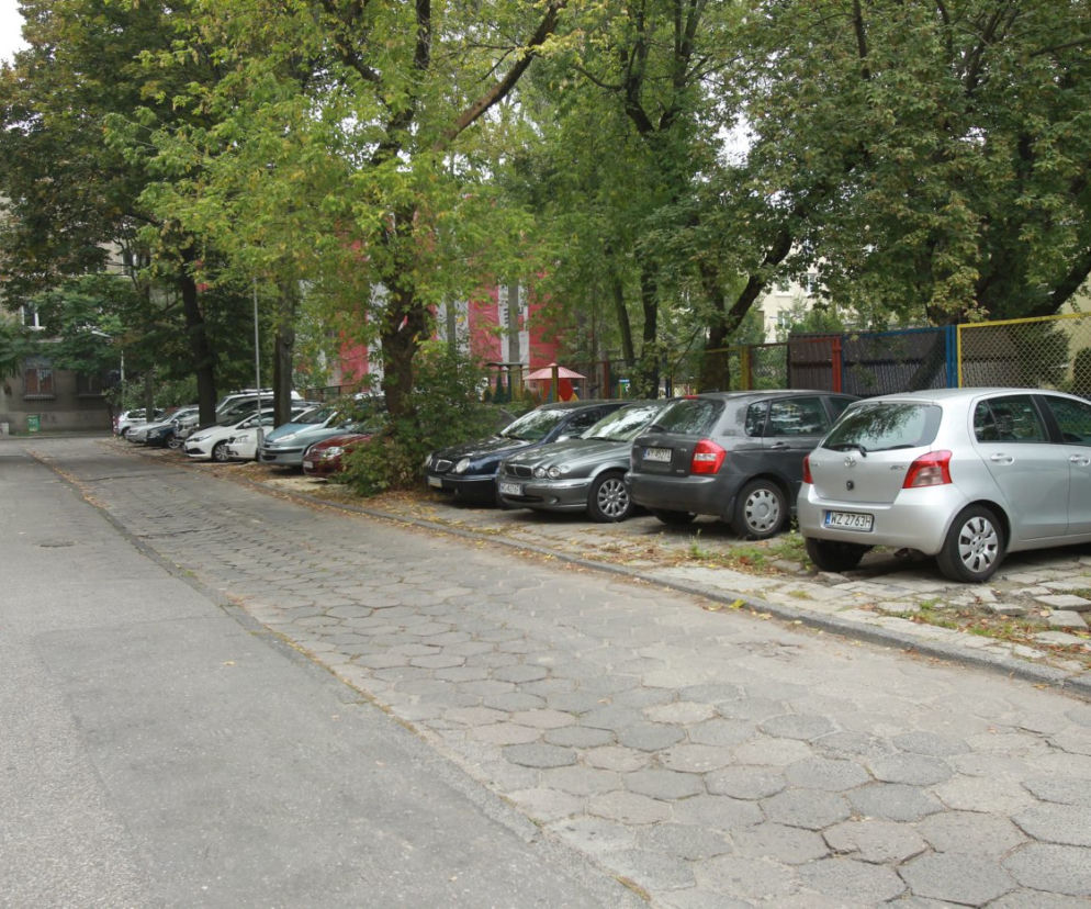  Wyrzucą samochody z wolskich podwórek 